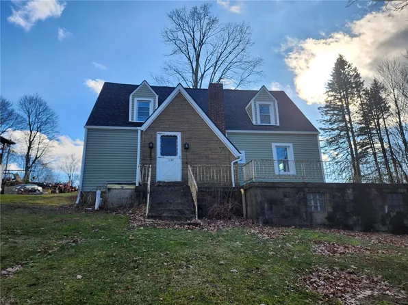 126 Hilltop Dr, Ellwood City, PA 16117