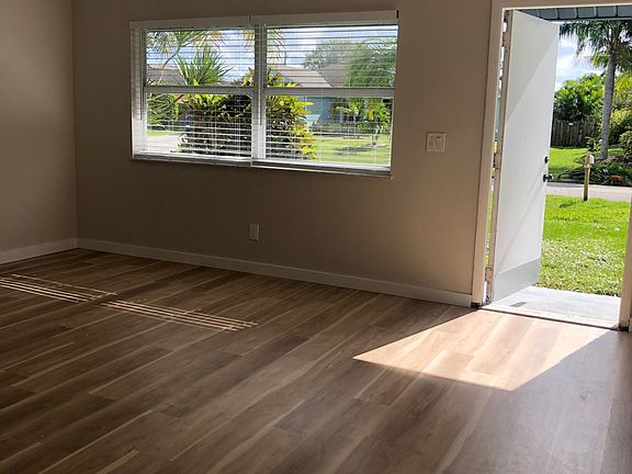 3rd image of 525 SE Oceanspray Ter