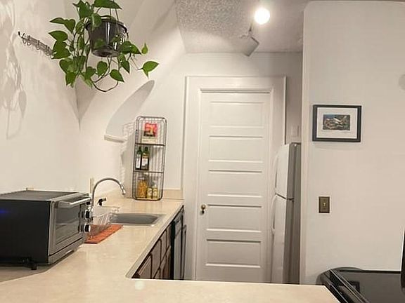 4th image of 499 Delaware Ave #6