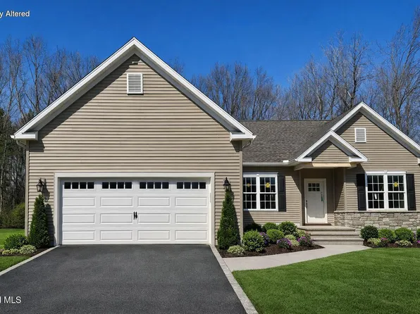 16 Mackenna Court, Ballston Lake, NY 12019