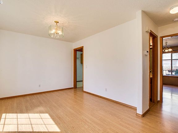 4th image of 6495 SE Nathan Ct