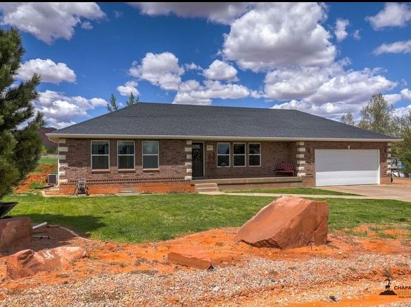 690 W Chamberlain Dr