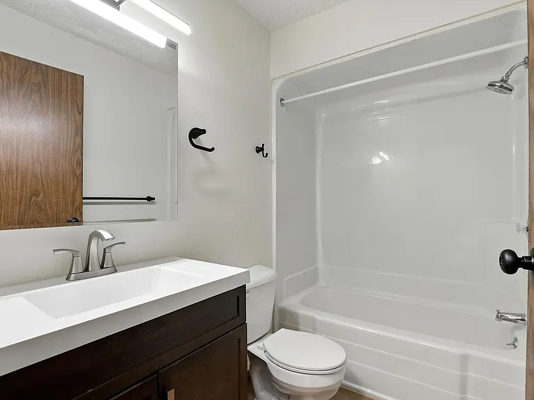 717 Dakota Dr — Photo 6