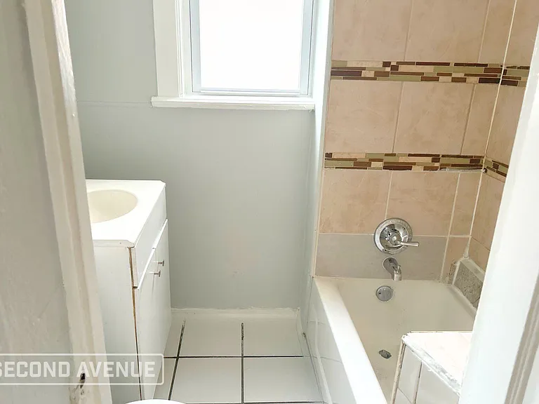 8239 S Woodlawn Ave — Photo 8
