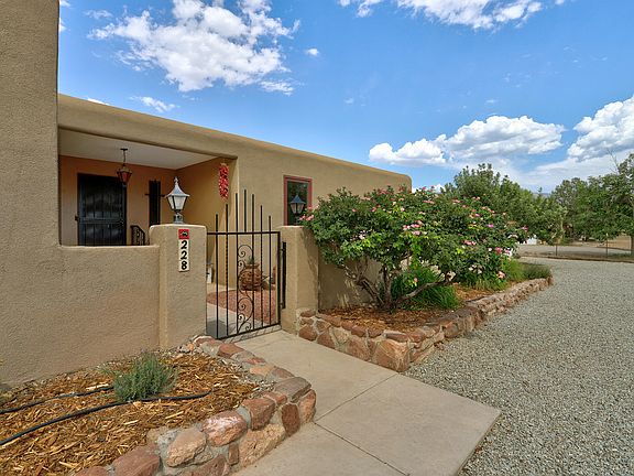 5th image of 228 Los Manzanos Rd