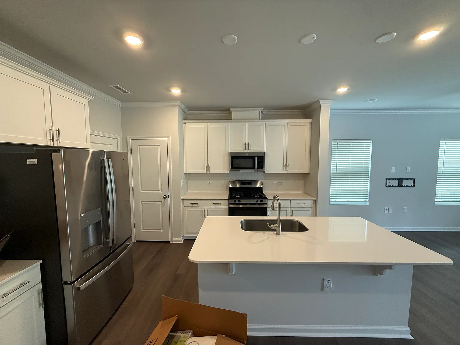 3 bed, 2.5 bath, 1624 sqft, $2,000 — Photo 4
