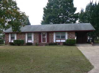 6602 Carloway Dr, Fayetteville, NC 28304