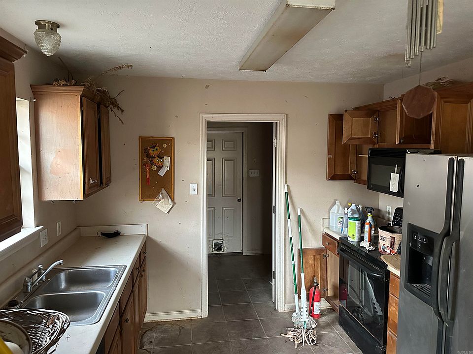 2nd image of 1800 Angeline Dr
