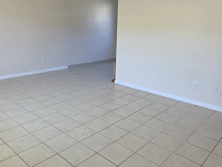 1545 Plaza Del Amo #C — Photo 6