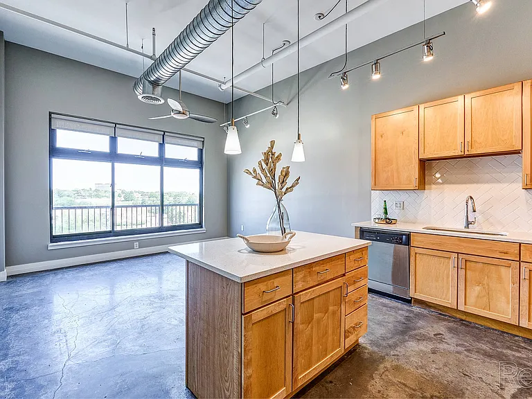 Zona Rosa Apartments — Photo 14