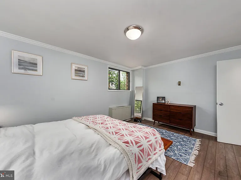 305 C St NE #104 — Photo 15