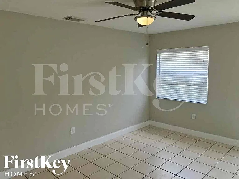18050 SW 142nd Ct — Photo 5