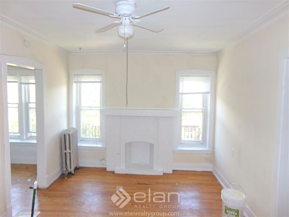1st image of 6538 N Lakewood Ave #8