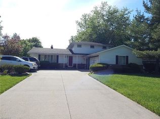 6406 Huntington Dr, Solon, OH 44139