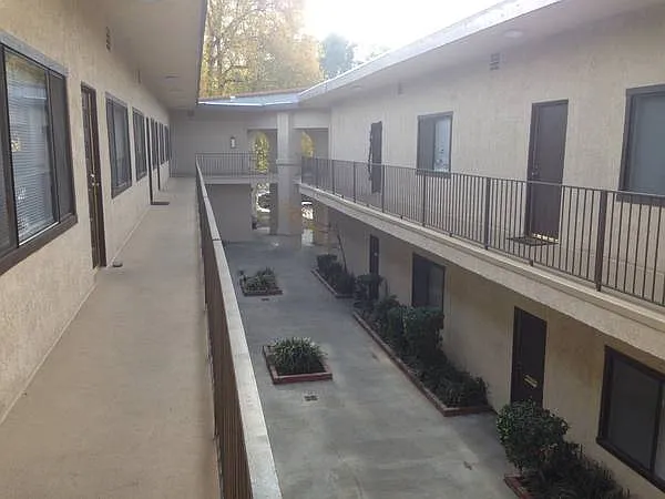 2 bed, 900 sqft, $2,150 — Photo 3
