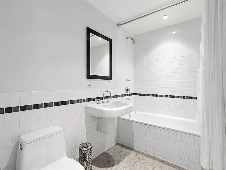 201 W 17th St #4B — Photo 7