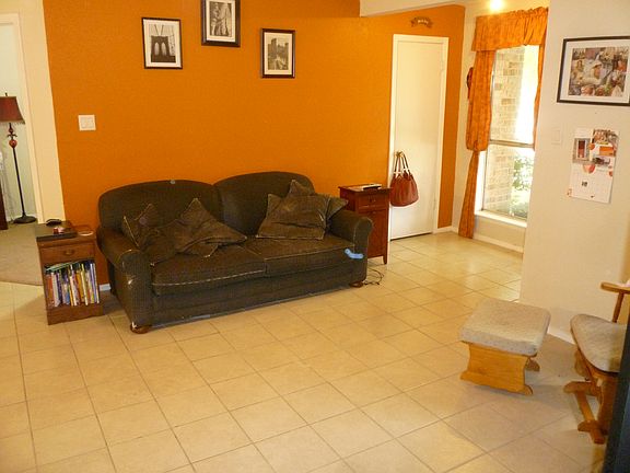 3rd image of 1023 E Belgravia Dr
