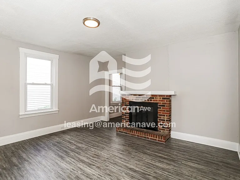 1431693_004_living_room_4.jpg