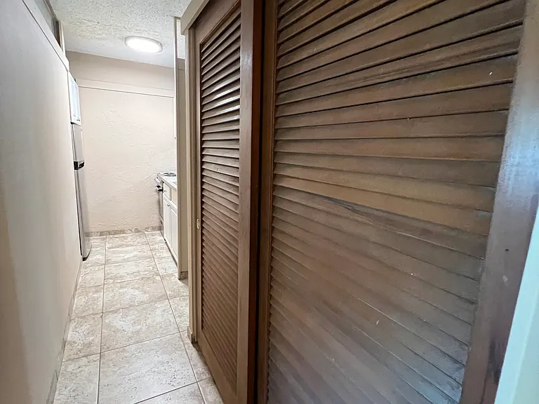 2501 NE 11th St #8 — Photo 11