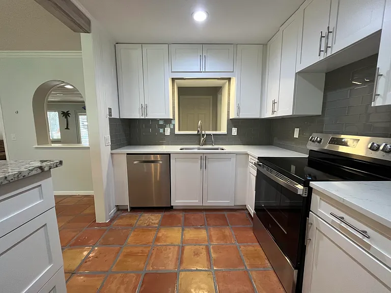 620 NE 9th Ave — Photo 24