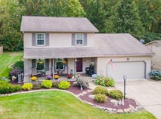 107 Country Green Dr, Youngstown, OH