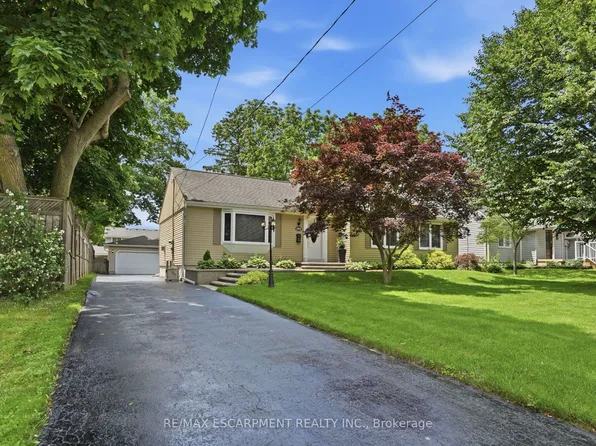 101 Victoria St, Hamilton, ON L9H 2C1