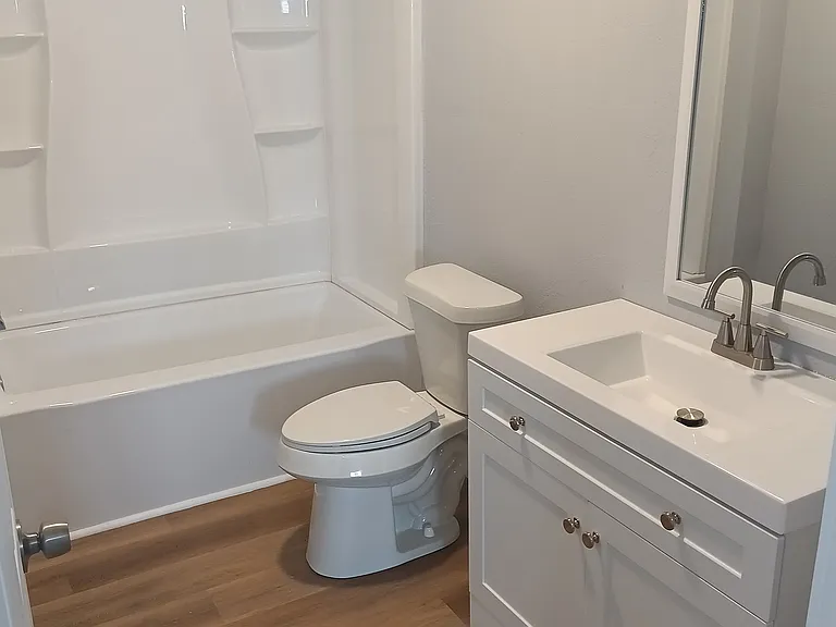 1127 Montrose Ave #2 — Photo 6