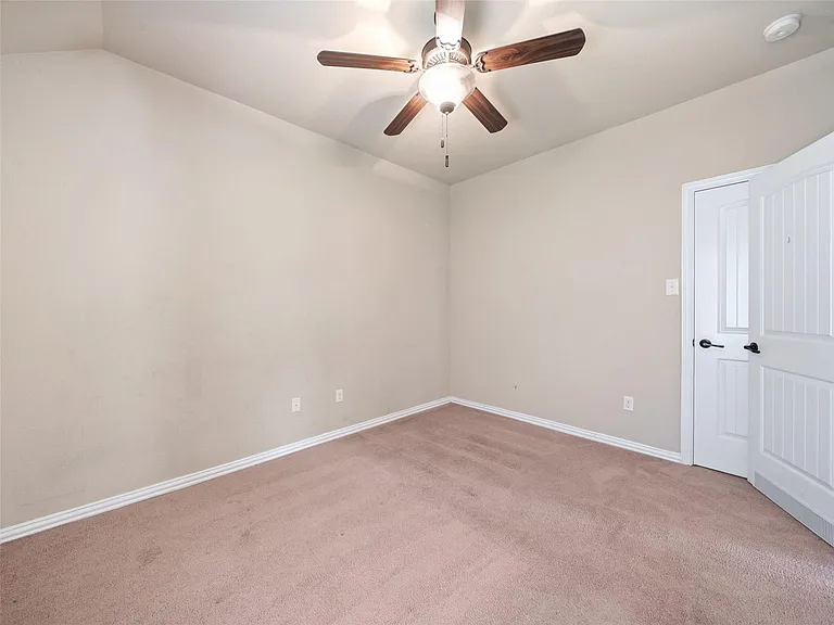 1905 Meandering Meadows Dr — Photo 15
