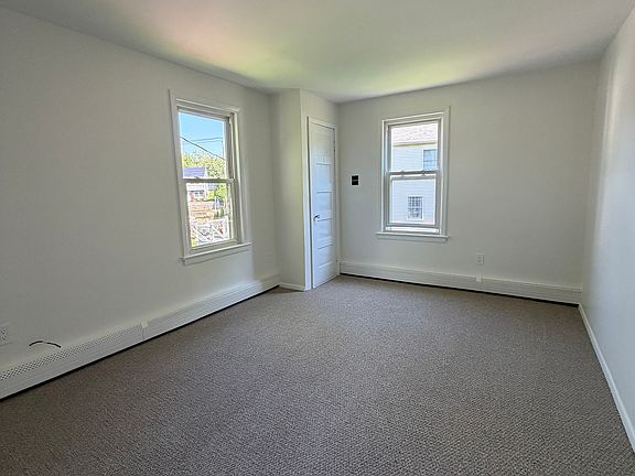 4th image of 33 Macintosh Rd #B