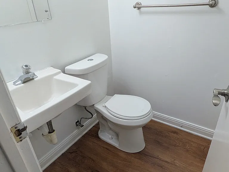 124 Five Oaks Dr — Photo 9