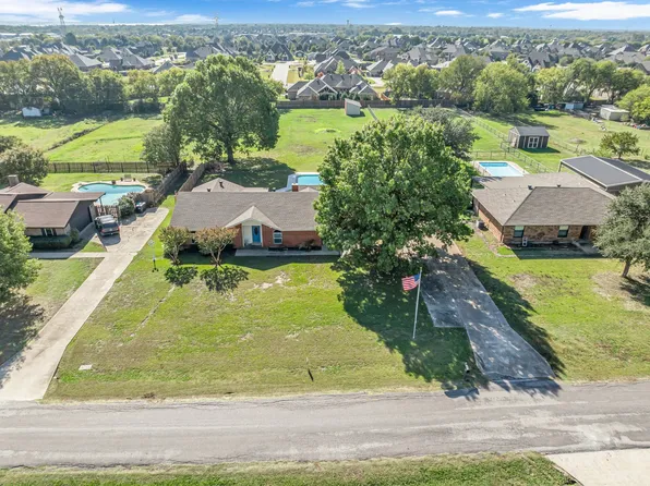900 Twin Oaks Dr, Wylie, TX 75098