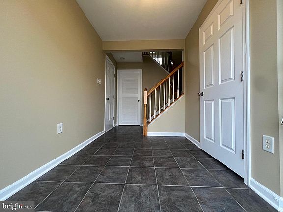2nd image of 128 Larose Dr #128
