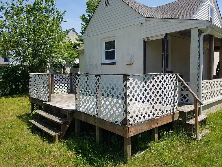 215 W 3rd St — Photo 21