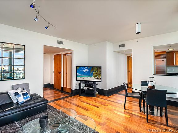 5th image of 101 20th St #2605