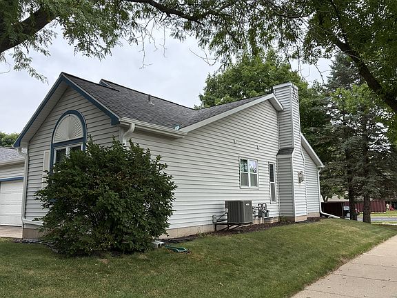 2nd image of 925 Sky Ridge Dr