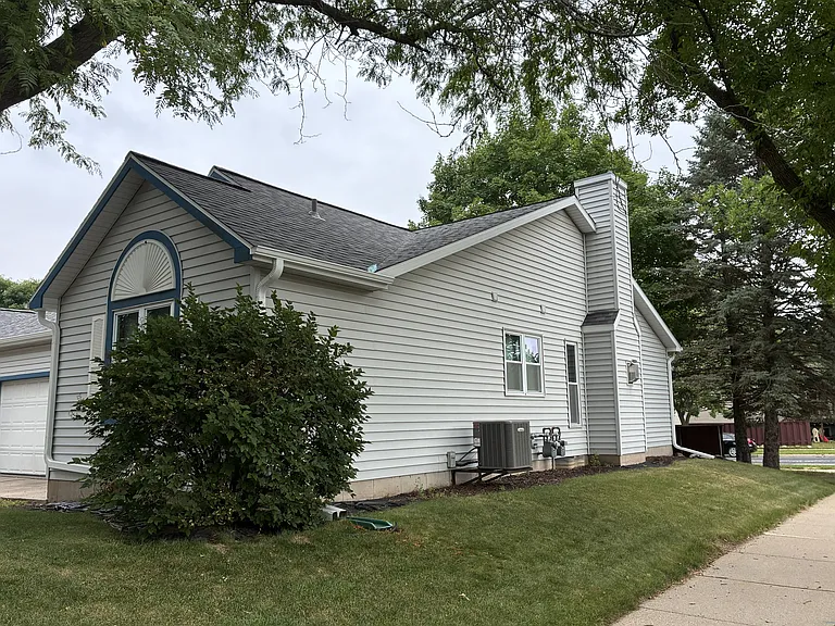 925 Sky Ridge Dr — Photo 2