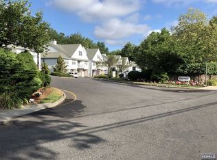 6-1 Vernon Ct, Waldwick, NJ 07463