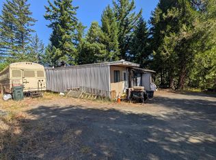 900 Old Cabin Dr, Glide, OR 97443