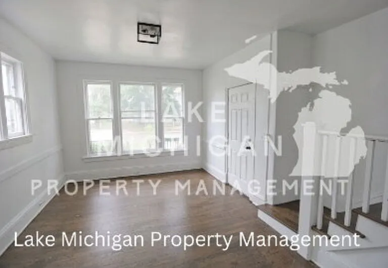 636 Livingston Ave NE #1 — Photo 3