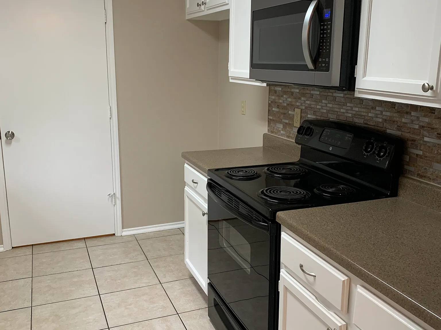3 bed, 1575 sqft, $2,400 — Photo 4