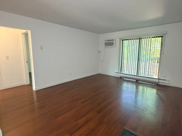 205 N Waters Edge Dr APT 302, Glendale Heights, IL 60139