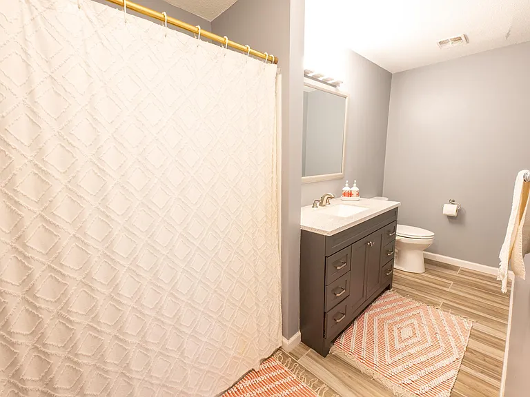 Full Bathroom