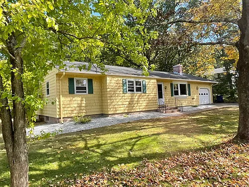 2 Eastview Dr Photo 1