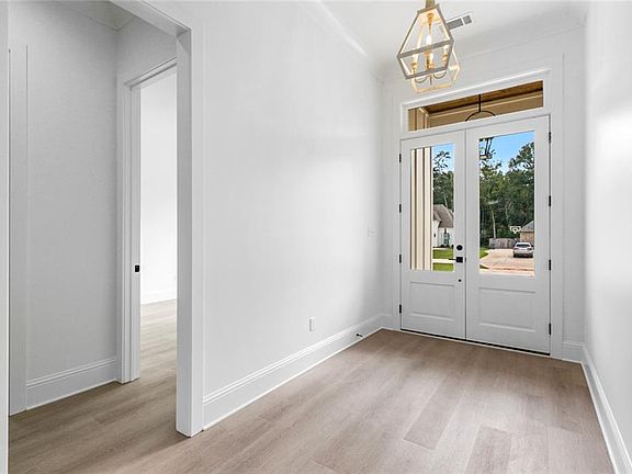 3rd image of 720 Elise Ln