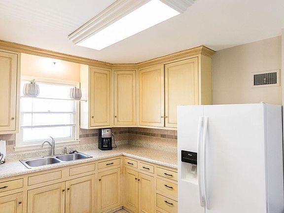 3rd image of 6836 Bethany Park Dr
