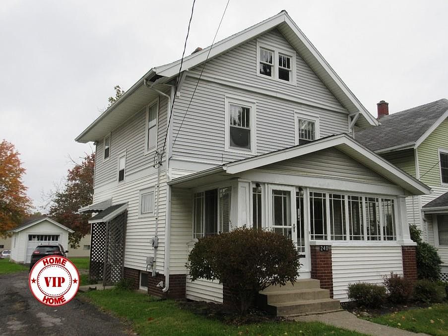 1st image of 240 E Walnut St