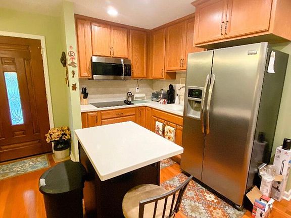 3rd image of 210 Calley Rd