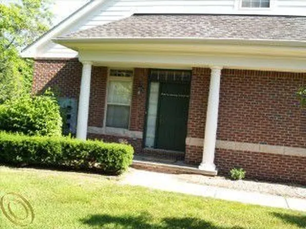 4392 Gateway Cir #1, West Bloomfield, MI 48322