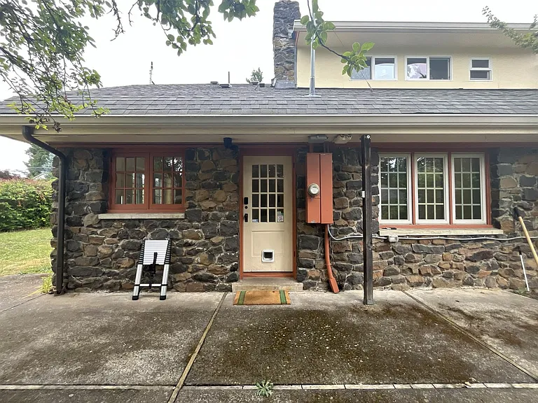 2430 SE Park Ave — Photo 48