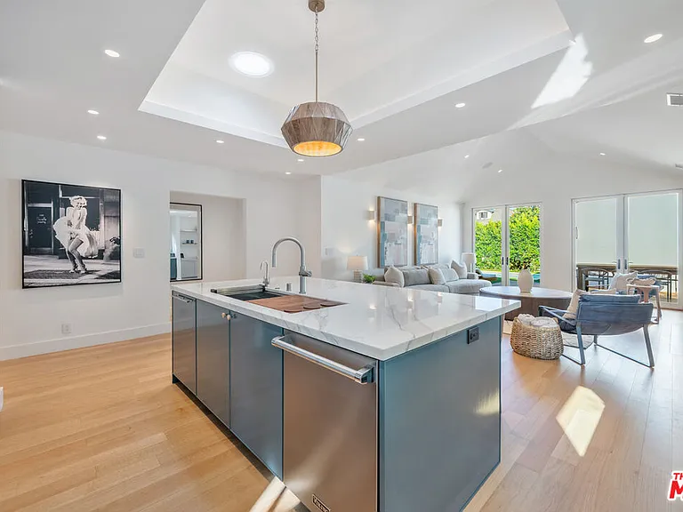 1222 S Genesee Ave — Photo 31